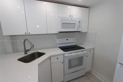 4550 NW 9th Street Miami FL 33126
