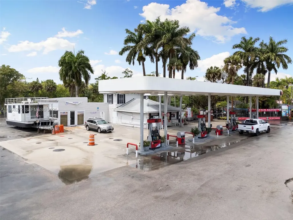 20018 Tamiami Trail E Naples FL 34114