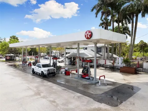 20018 Tamiami Trail E Naples FL 34114