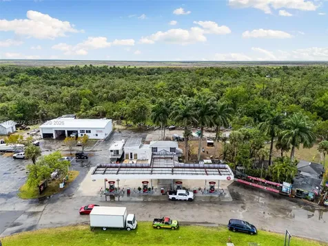 20018 Tamiami Trail E Naples FL 34114