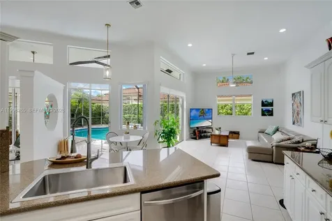 3085 Lakewood Circle Weston FL 33332