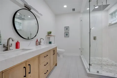3085 Lakewood Circle Weston FL 33332