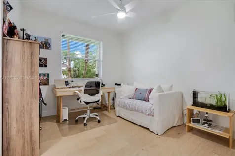 3085 Lakewood Circle Weston FL 33332