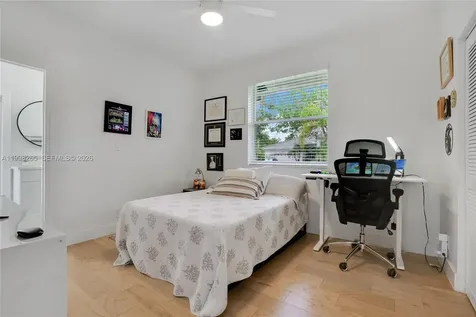3085 Lakewood Circle Weston FL 33332