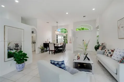 3085 Lakewood Circle Weston FL 33332