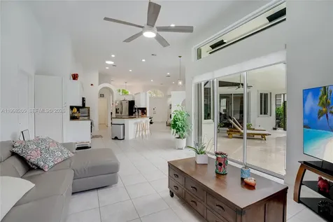 3085 Lakewood Circle Weston FL 33332
