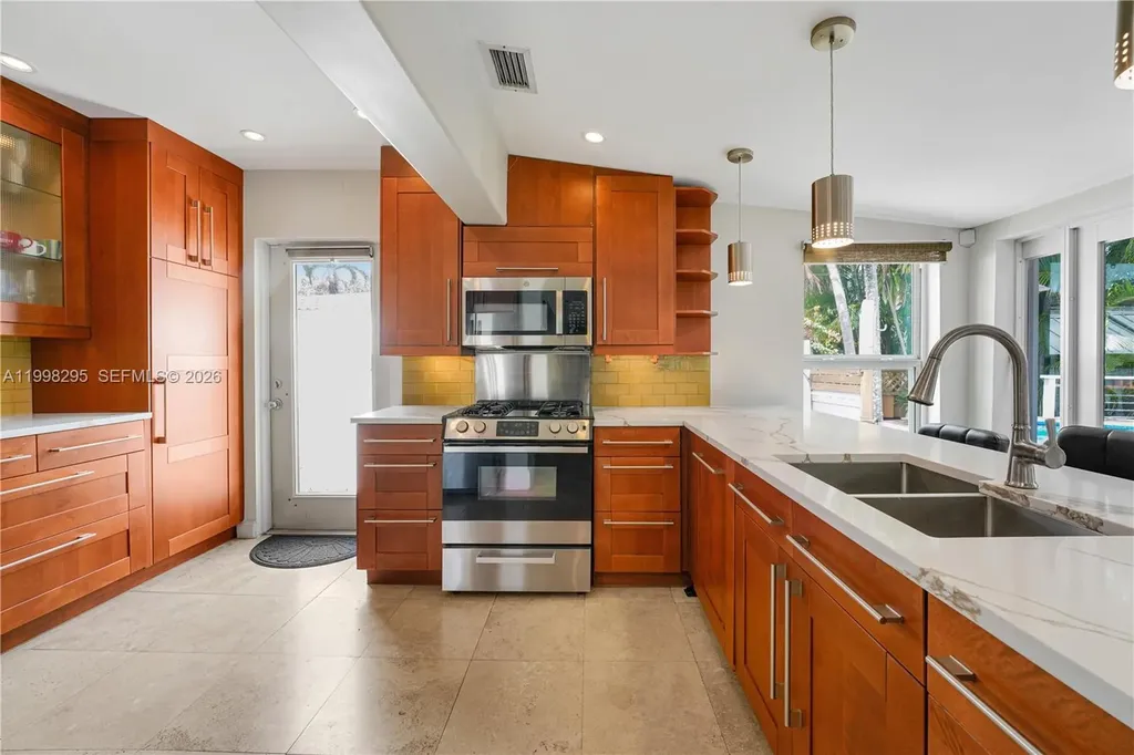 905 Mandarin Isle Fort Lauderdale FL 33315