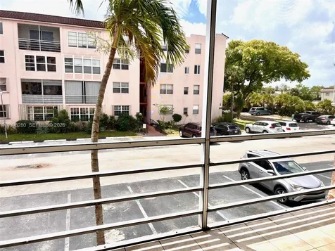 2841 Somerset Drive Lauderdale Lakes FL 33311
