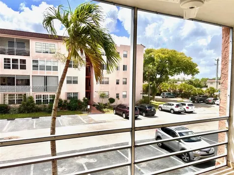 2841 Somerset Drive Lauderdale Lakes FL 33311