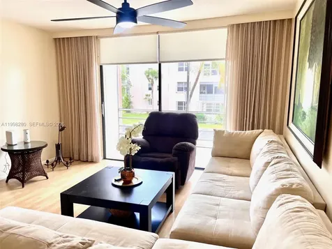2841 Somerset Drive Lauderdale Lakes FL 33311
