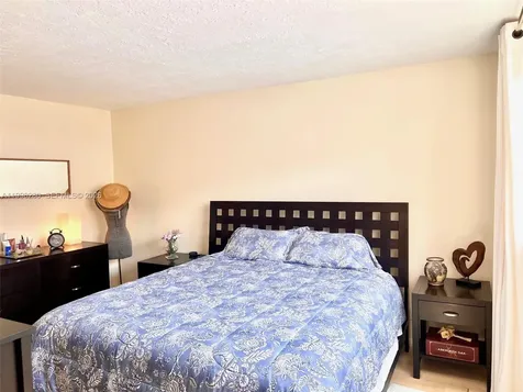 2841 Somerset Drive Lauderdale Lakes FL 33311