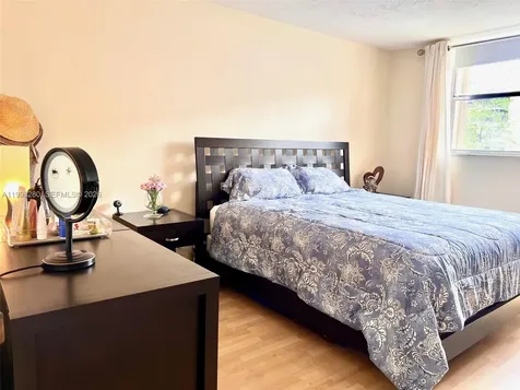 2841 Somerset Drive Lauderdale Lakes FL 33311