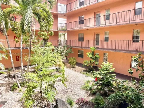 2841 Somerset Drive Lauderdale Lakes FL 33311
