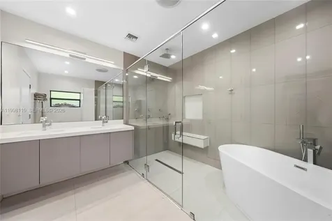 3141 N Bay Road Miami Beach FL 33140