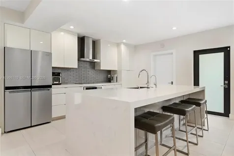3141 N Bay Road Miami Beach FL 33140