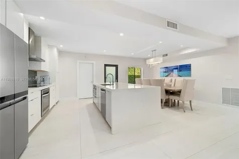 3141 N Bay Road Miami Beach FL 33140