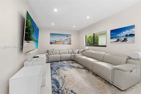 3141 N Bay Road Miami Beach FL 33140