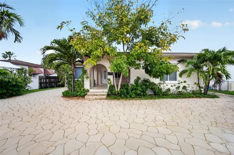 6881 SW 27th Street Miami FL 33155