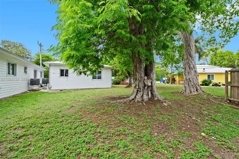 4 Transylvania Avenue Key Largo FL 33037