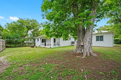 4 Transylvania Avenue Key Largo FL 33037