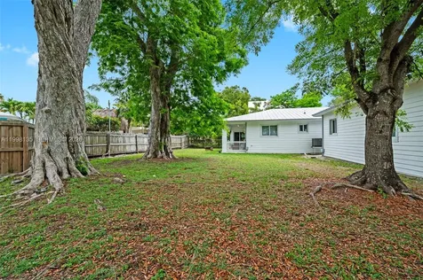 4 Transylvania Avenue Key Largo FL 33037
