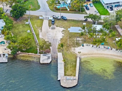 4 Transylvania Avenue Key Largo FL 33037