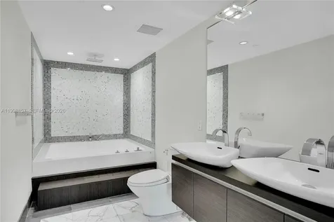 200 Biscayne Boulevard Way Miami FL 33131