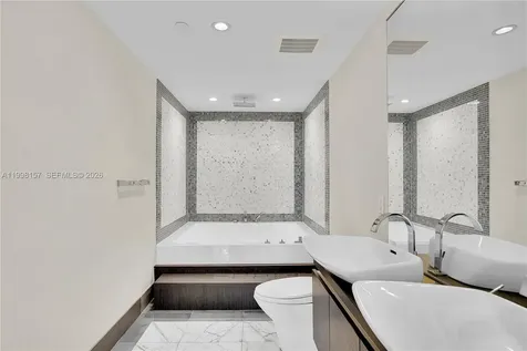 200 Biscayne Boulevard Way Miami FL 33131