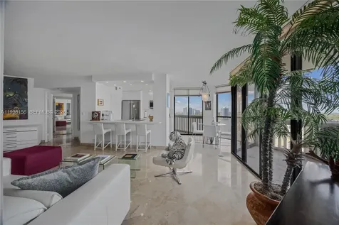 1000 W Island Boulevard Aventura FL 33160