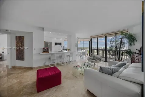 1000 W Island Boulevard Aventura FL 33160