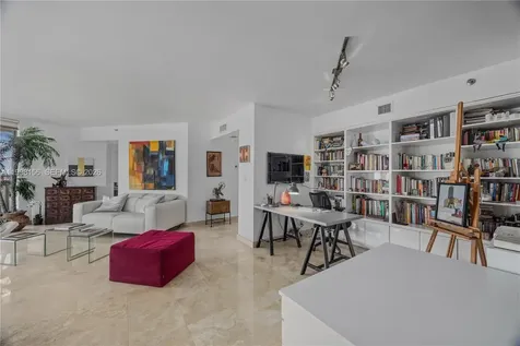 1000 W Island Boulevard Aventura FL 33160