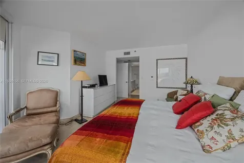 1000 W Island Boulevard Aventura FL 33160