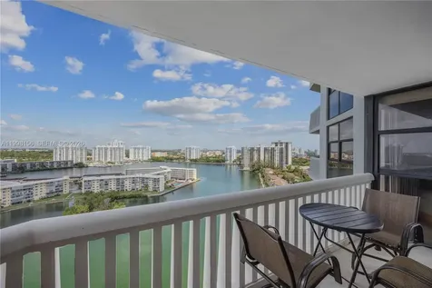 1000 W Island Boulevard Aventura FL 33160