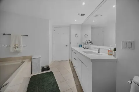 1000 W Island Boulevard Aventura FL 33160