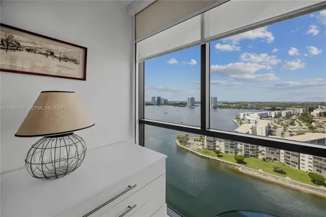 1000 W Island Boulevard Aventura FL 33160