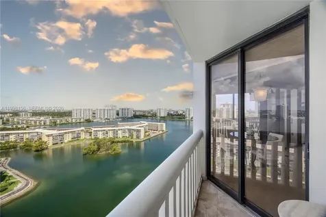 1000 W Island Boulevard Aventura FL 33160
