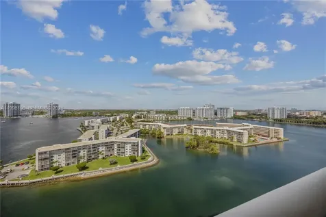 1000 W Island Boulevard Aventura FL 33160