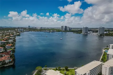 1000 W Island Boulevard Aventura FL 33160