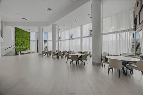 1000 W Island Boulevard Aventura FL 33160