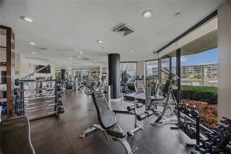 1000 W Island Boulevard Aventura FL 33160