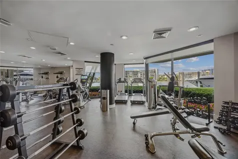 1000 W Island Boulevard Aventura FL 33160