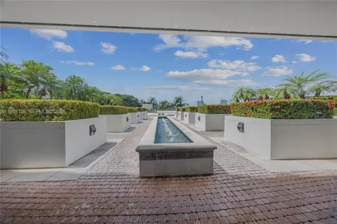 1000 W Island Boulevard Aventura FL 33160