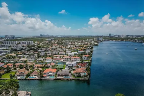 1000 W Island Boulevard Aventura FL 33160