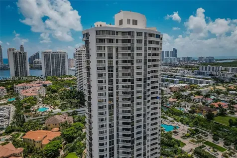 1000 W Island Boulevard Aventura FL 33160