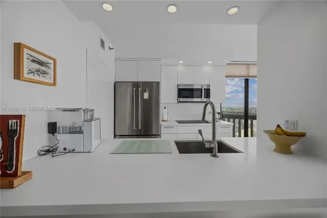 1000 W Island Boulevard Aventura FL 33160