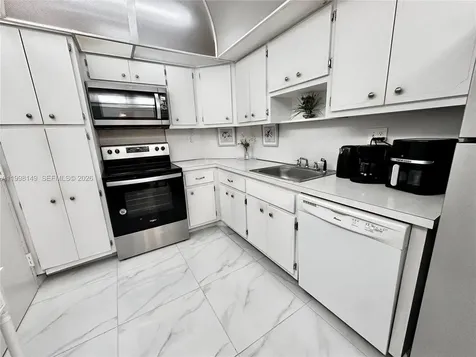 500 Bayview Drive Sunny Isles Beach FL 33160