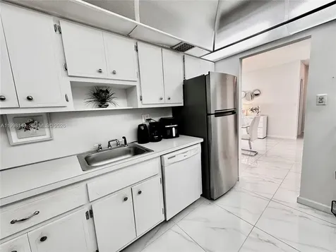 500 Bayview Drive Sunny Isles Beach FL 33160