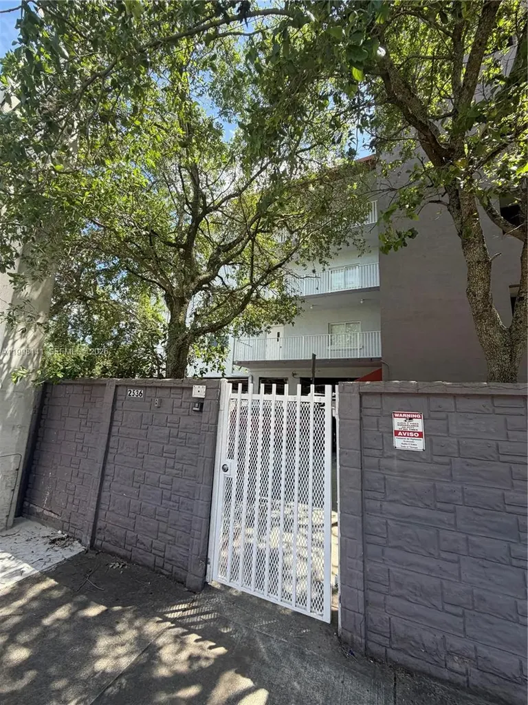 2536 NW 24th Street Miami FL 33142