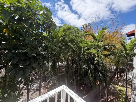 2536 NW 24th Street Miami FL 33142