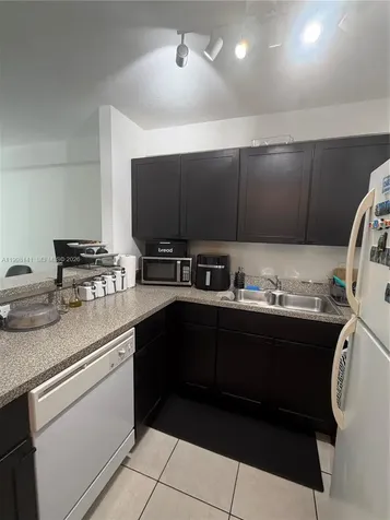 2536 NW 24th Street Miami FL 33142